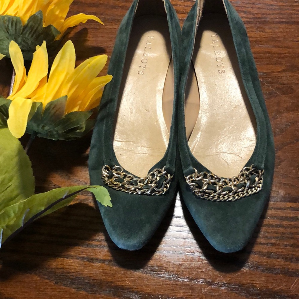 🌻Talbots Green Flats🌻